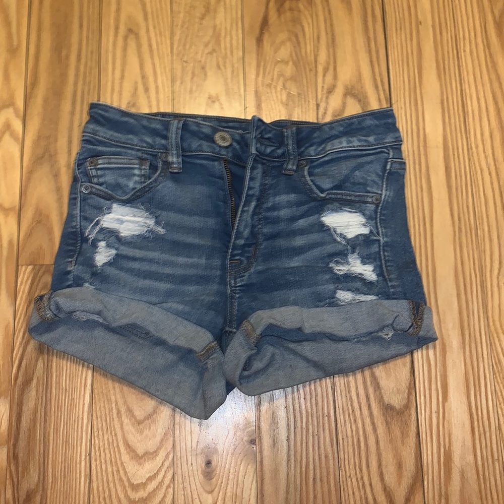 Medium wash denim shorts🚙